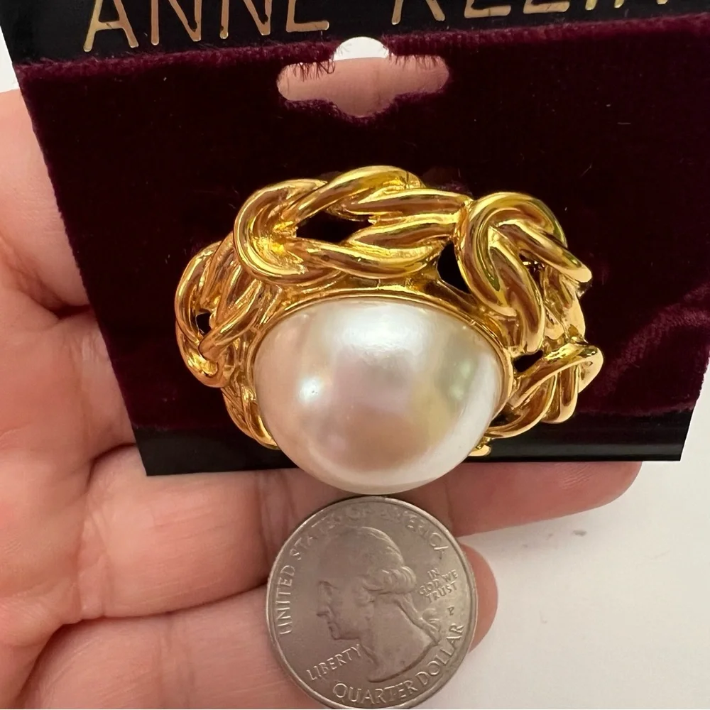 Vintage Anne Klein Signed Faux Pearl Cabochon Goldtone Knot Round Brooch Pin